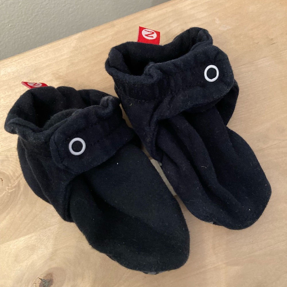Zutano brand baby booties in black